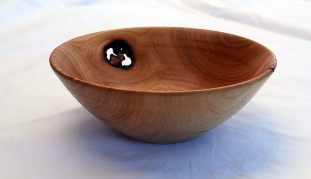 Coupelle en merisier, diam : 13,5 cm ; hauteur : 5 cm